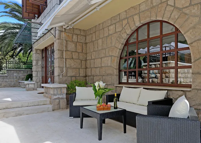 Villa With Pool And Sea View