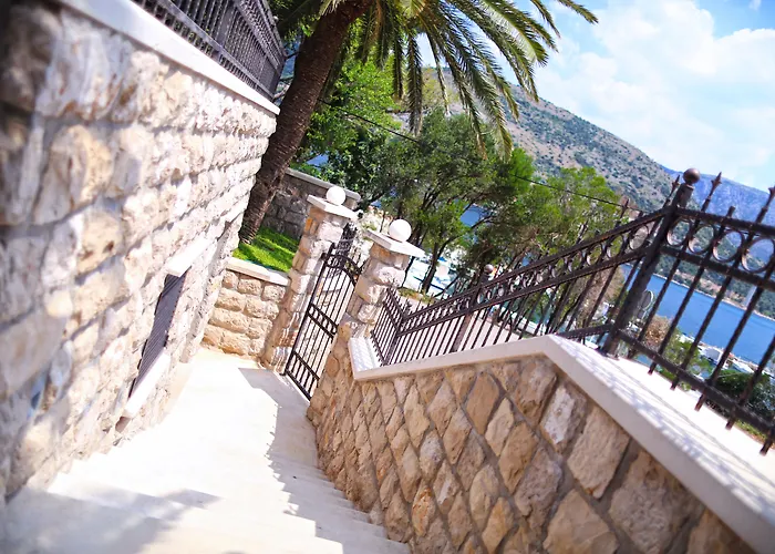 With Pool And Sea View Villa Dubrovnik