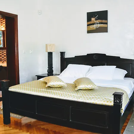 City Beach Villa With Pool And Sea View *