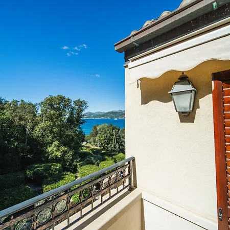 ヴィラ City Beach Villa With Pool And Sea View ドゥブロブニク