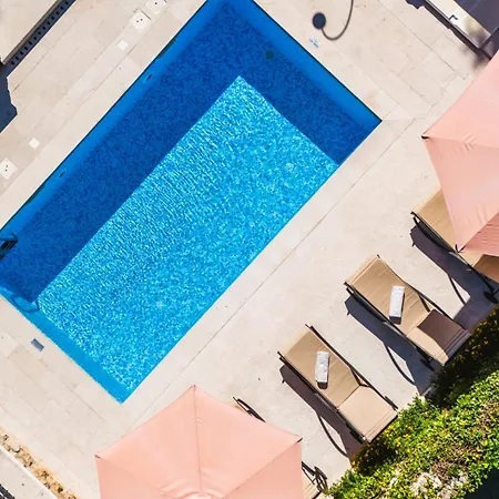 With Pool And Sea View וילה *