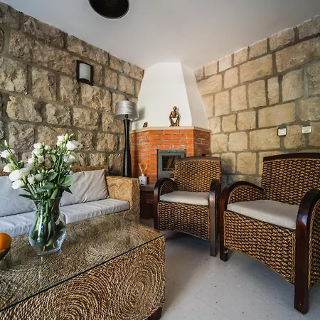 With Pool And Sea View וילה דוברובניק
