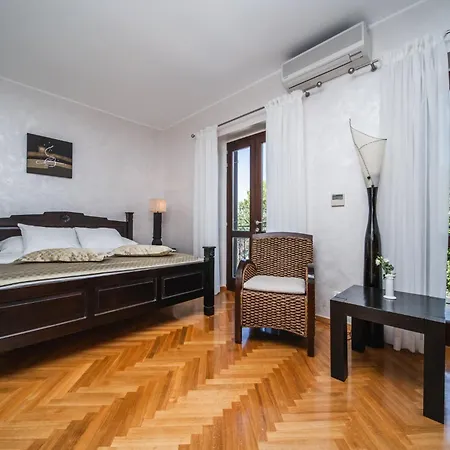 City Beach Villa With Pool And Sea View ヴィラ