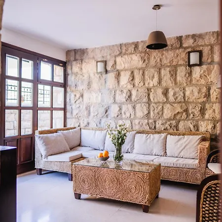 ヴィラ City Beach Villa With Pool And Sea View