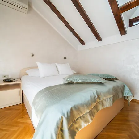 City Beach Villa With Pool And Sea View *