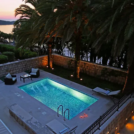 With Pool And Sea View דוברובניק