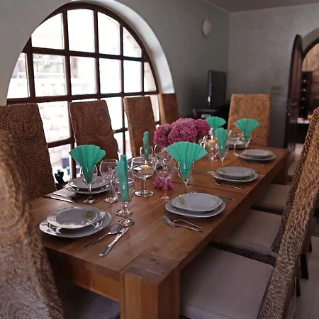 ヴィラ City Beach Villa With Pool And Sea View