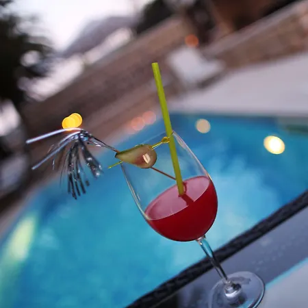 With Pool And Sea View וילה דוברובניק