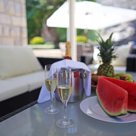 City Beach Villa With Pool And Sea View *