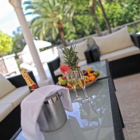 With Pool And Sea View וילה *