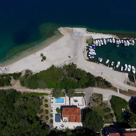 City Beach Villa With Pool And Sea View ヴィラ