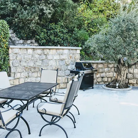 City Beach Villa With Pool And Sea View ヴィラ *