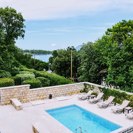 City Beach Villa With Pool And Sea View ドゥブロブニク