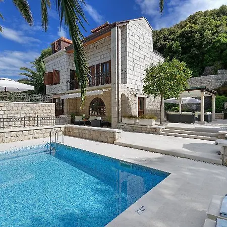 Franica Villa *