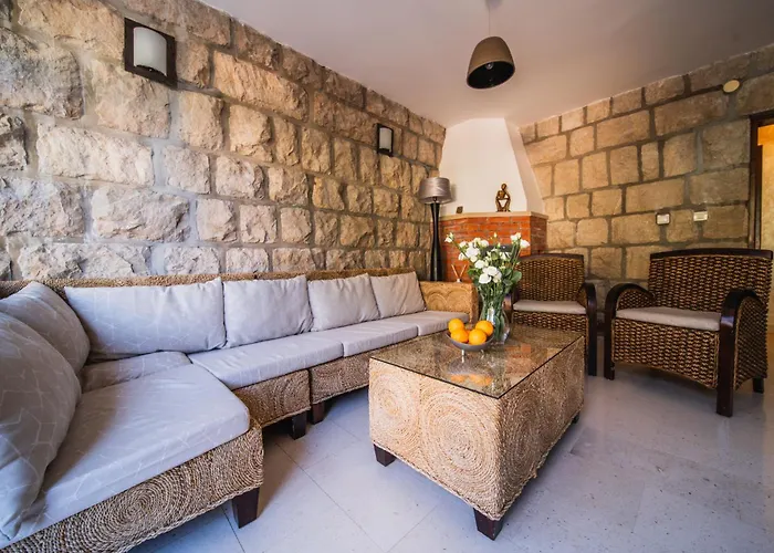 Villa With Pool And Sea View