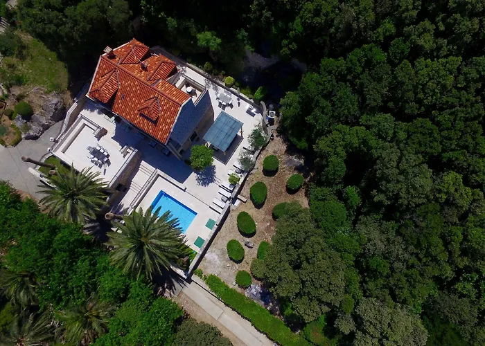 Villa With Pool And Sea View