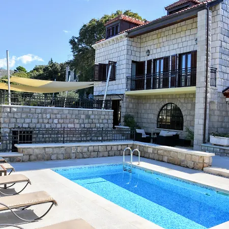 City Beach Villa With Pool And Sea View