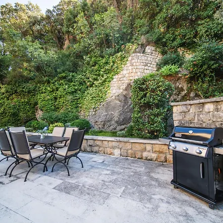 City Beach Villa With Pool And Sea View Villa