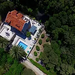 Villa With Pool And Sea View